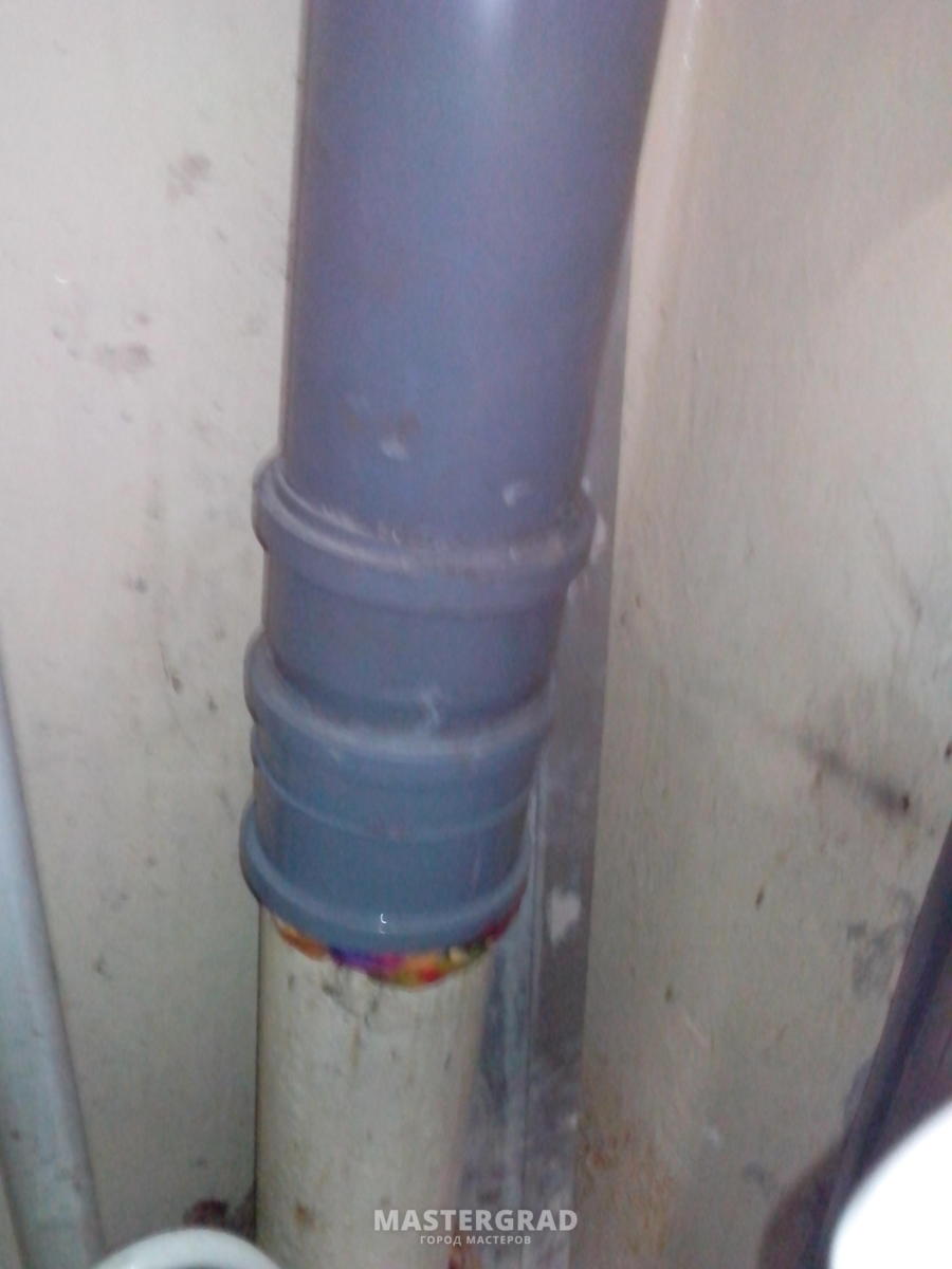 Аварийный ремонт стояка канализации: соединение чугуна без раструба и .