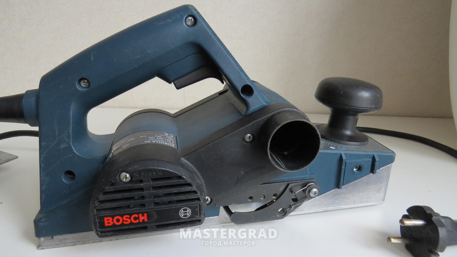 Электрорубанок Bosch GHO 31-82