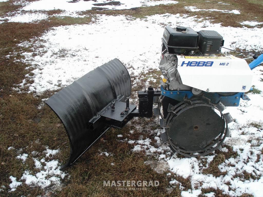 Снегоуборочный трактор для дачи 538641 Т10 в комплекте с отвалом 100 см.