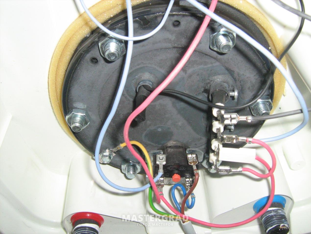 Внутренности электроводонагревателя 3w50v. Тепловое реле в бойлер Эдисон. Панель включения водонагревателя. Перестал работать водонагреватель. Почему не греет водонагреватель
