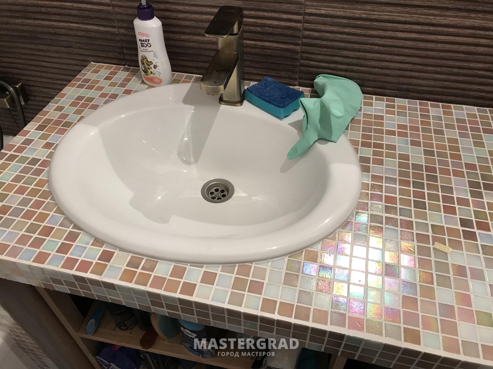 Столешница в ванную из мозаики изготовление в студии Wizdecor