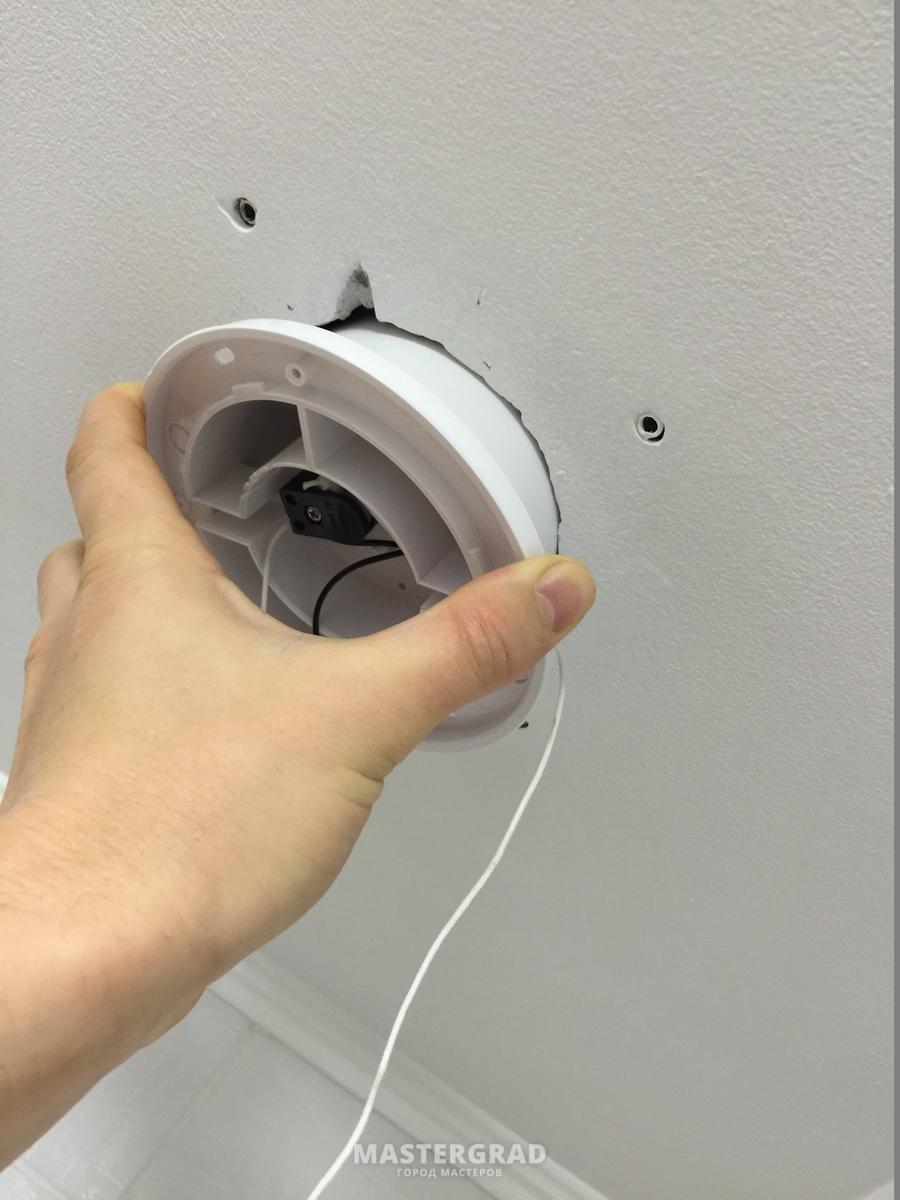 Как закрепить вентилятор в натяжном потолке