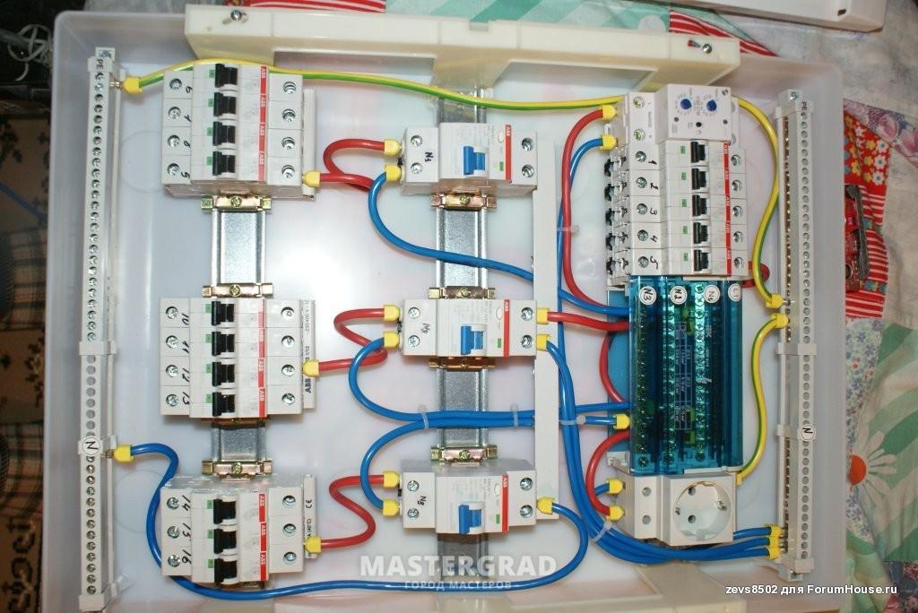 2 щитка. Кросс модуль ИЭК 3х фазный. Кросс модуль трехфазный 3х12. Кросс модуль IEK В щитке. Кросс модуль в щитке трехфазном щитке.