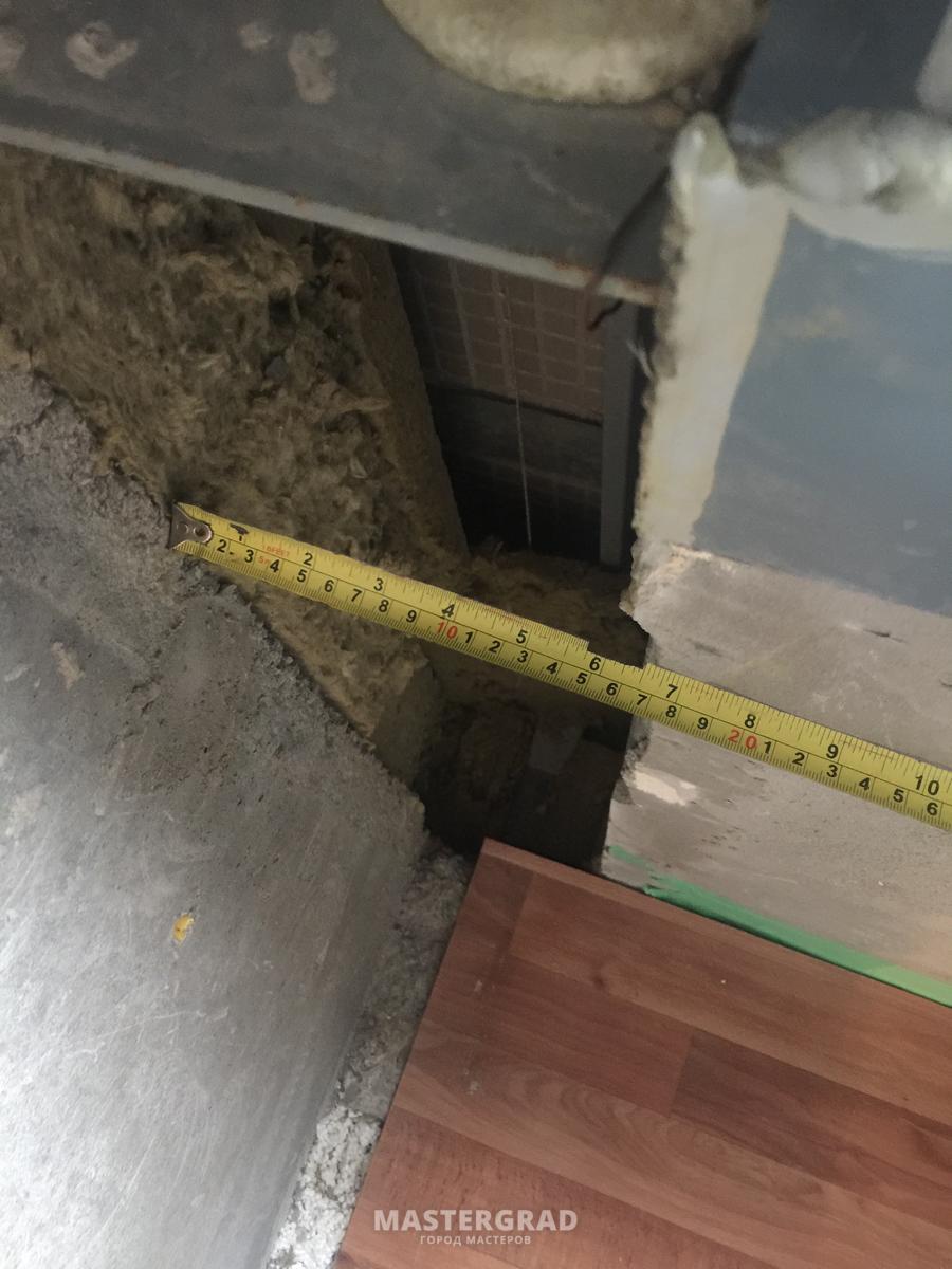 Зачем дырка на балконе в полу